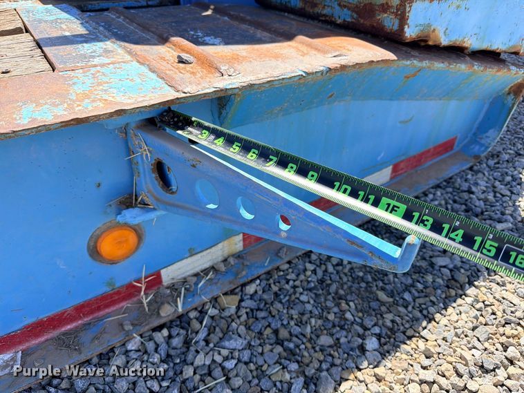image for item ED5483 2000 Dynaweld lowboy equipment trailer