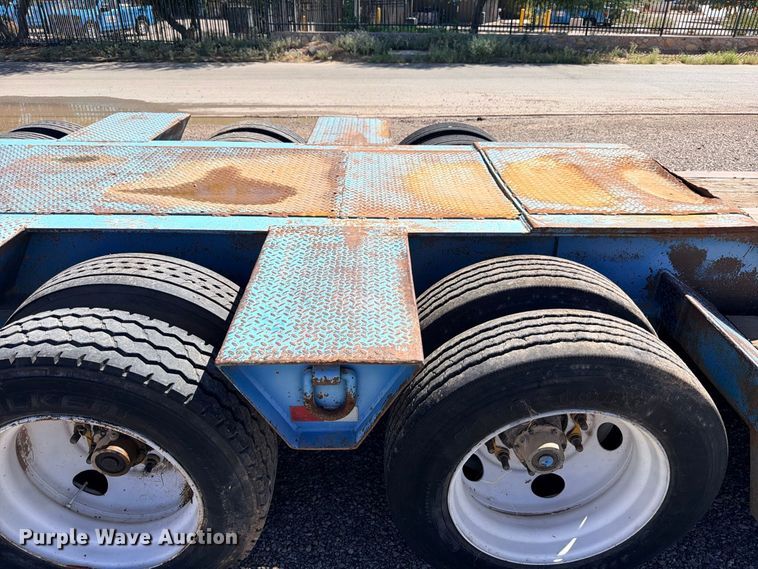 image for item ED5483 2000 Dynaweld lowboy equipment trailer