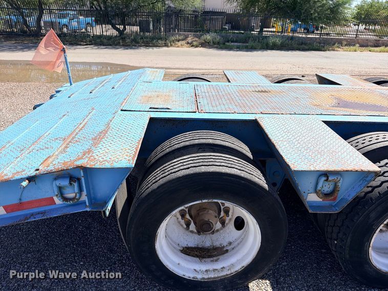 image for item ED5483 2000 Dynaweld lowboy equipment trailer