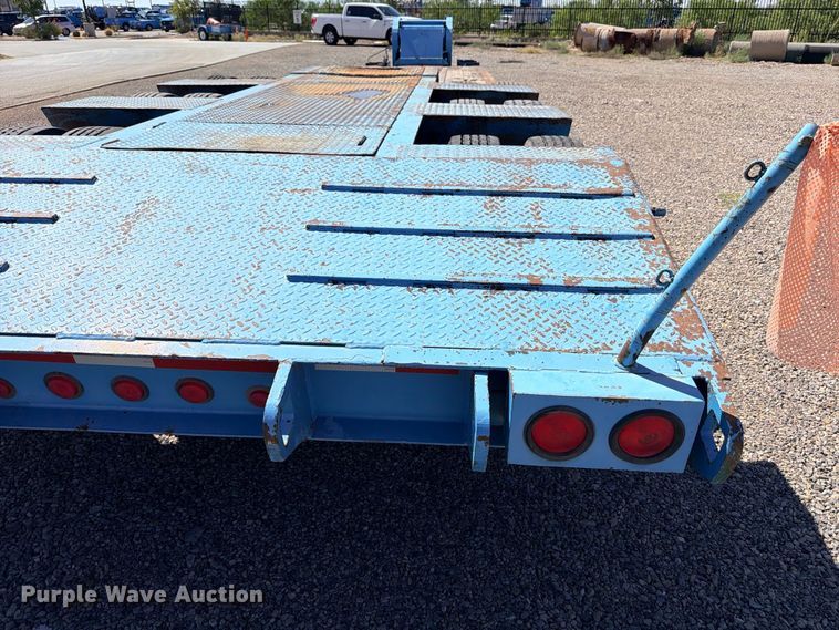 image for item ED5483 2000 Dynaweld lowboy equipment trailer