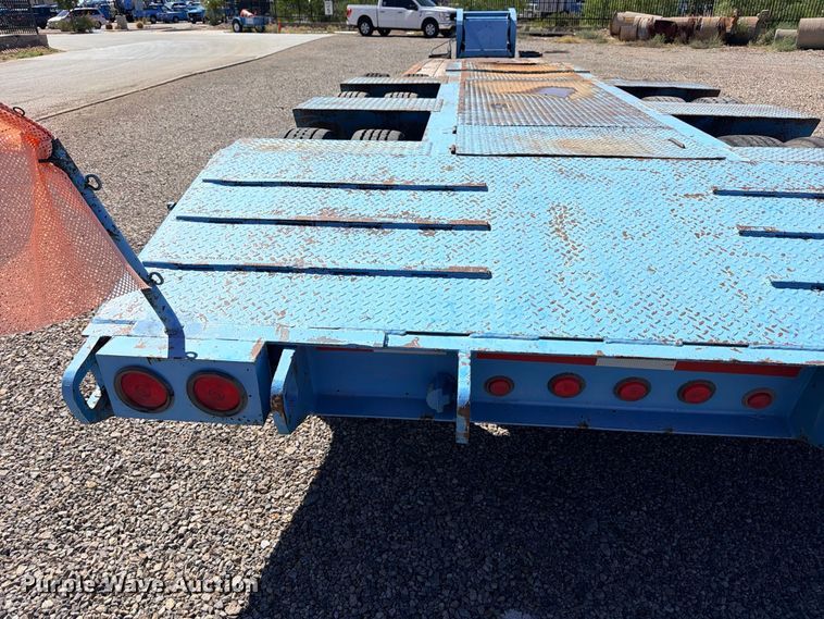 image for item ED5483 2000 Dynaweld lowboy equipment trailer