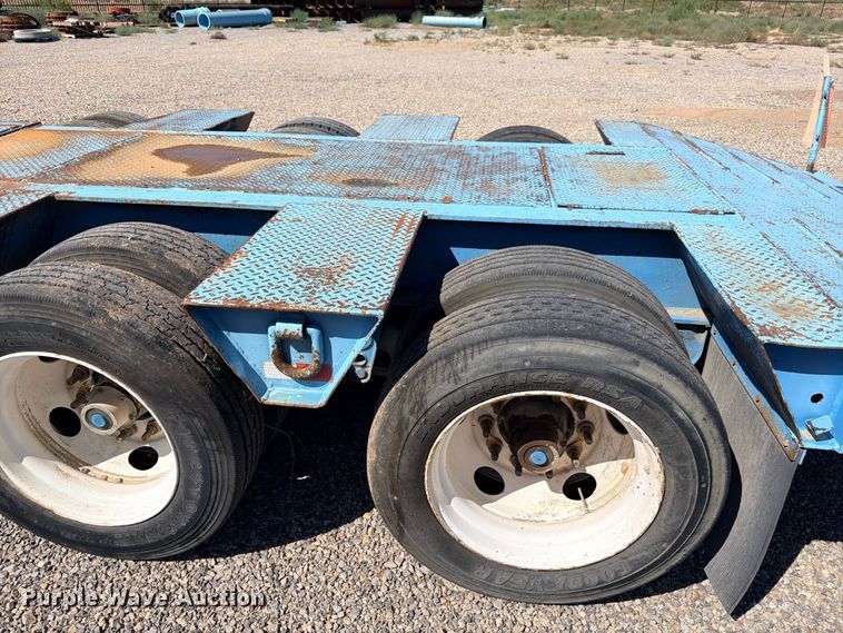 image for item ED5483 2000 Dynaweld lowboy equipment trailer