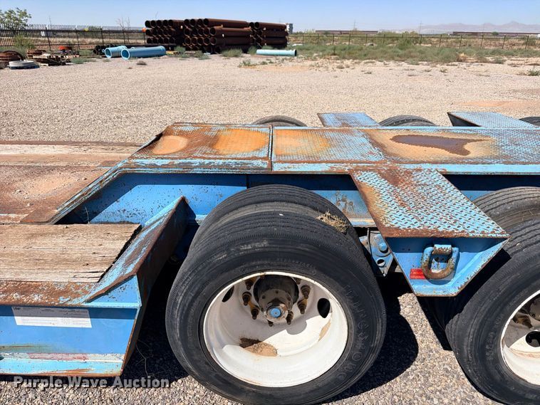 image for item ED5483 2000 Dynaweld lowboy equipment trailer
