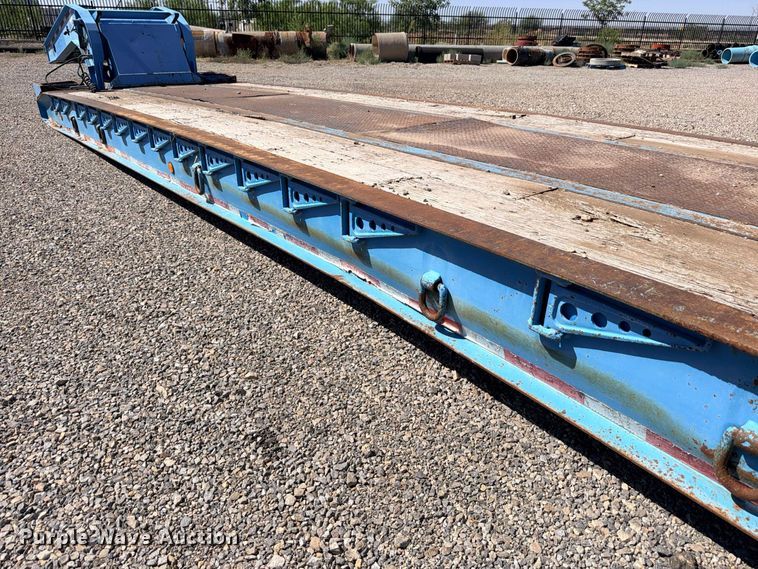 image for item ED5483 2000 Dynaweld lowboy equipment trailer
