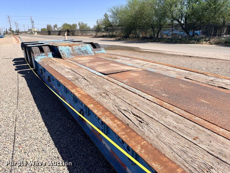 image for item ED5483 2000 Dynaweld lowboy equipment trailer
