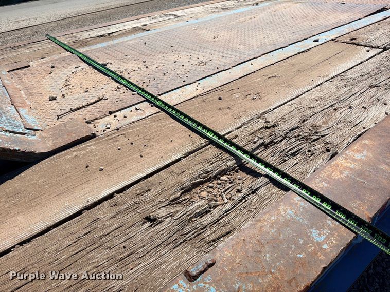 image for item ED5483 2000 Dynaweld lowboy equipment trailer