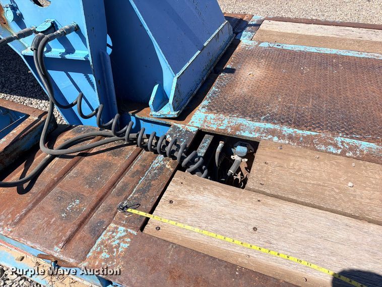image for item ED5483 2000 Dynaweld lowboy equipment trailer