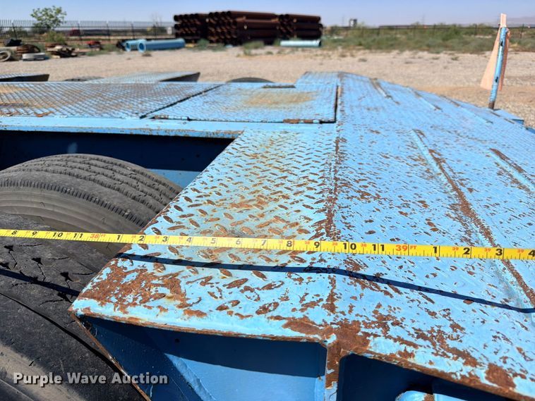 image for item ED5483 2000 Dynaweld lowboy equipment trailer