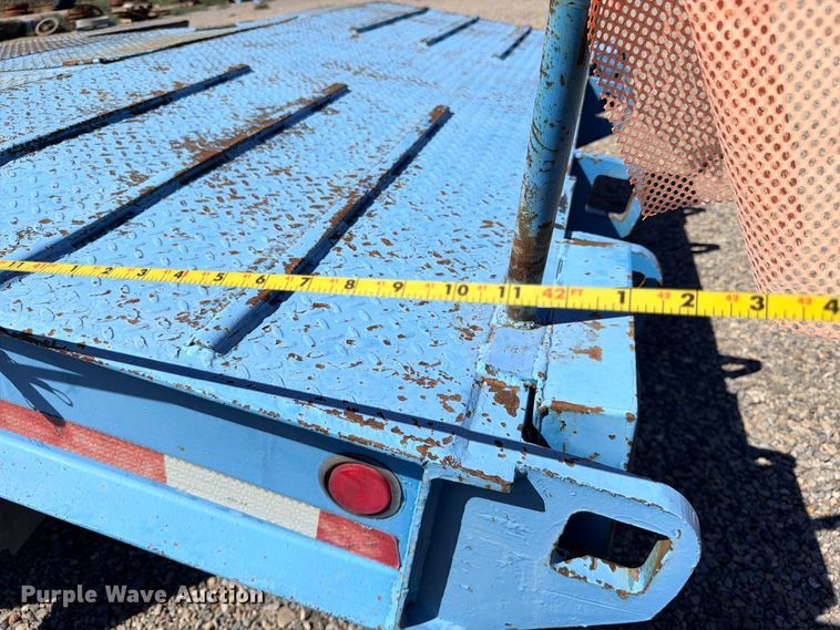 image for item ED5483 2000 Dynaweld lowboy equipment trailer