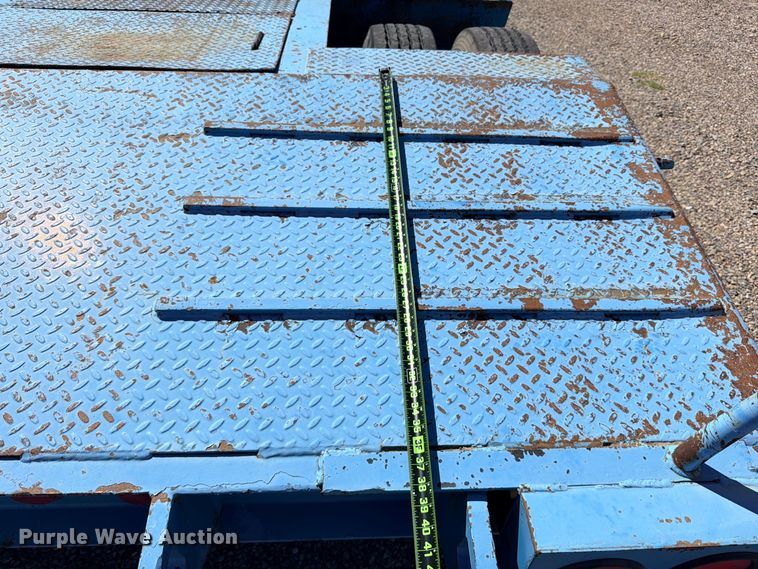 image for item ED5483 2000 Dynaweld lowboy equipment trailer