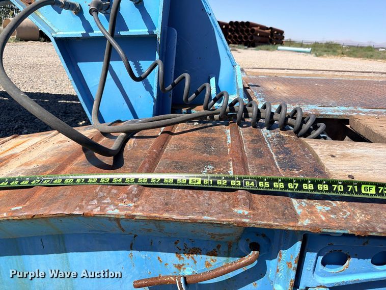 image for item ED5483 2000 Dynaweld lowboy equipment trailer