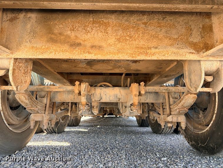 image for item ED5483 2000 Dynaweld lowboy equipment trailer