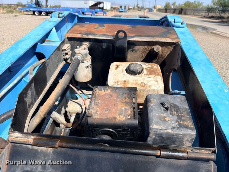 image for item ED5483 2000 Dynaweld lowboy equipment trailer