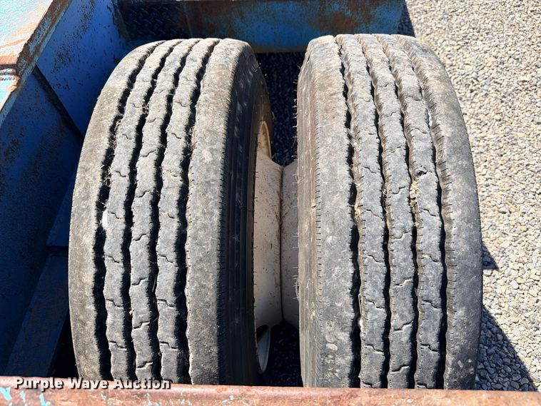 image for item ED5483 2000 Dynaweld lowboy equipment trailer