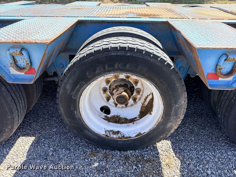 image for item ED5483 2000 Dynaweld lowboy equipment trailer
