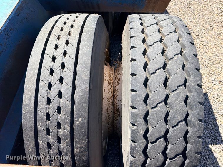 image for item ED5483 2000 Dynaweld lowboy equipment trailer