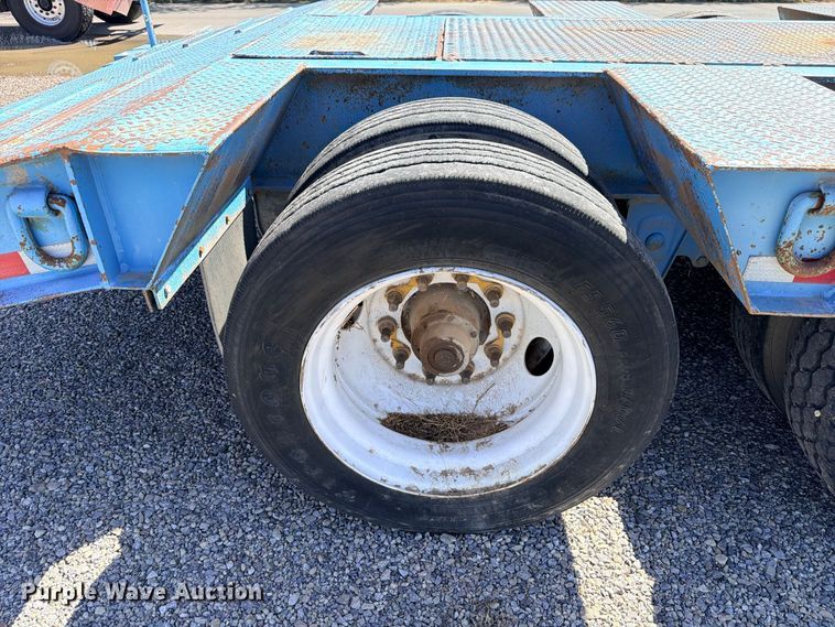 image for item ED5483 2000 Dynaweld lowboy equipment trailer