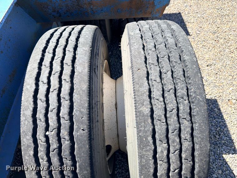 image for item ED5483 2000 Dynaweld lowboy equipment trailer