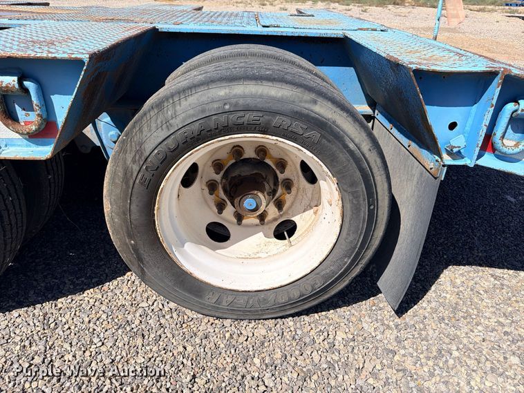 image for item ED5483 2000 Dynaweld lowboy equipment trailer