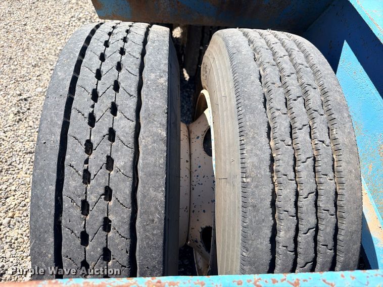image for item ED5483 2000 Dynaweld lowboy equipment trailer