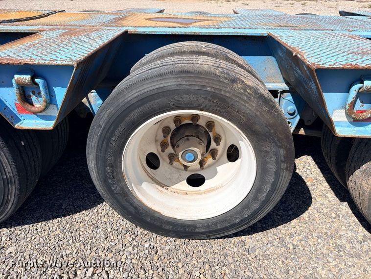image for item ED5483 2000 Dynaweld lowboy equipment trailer