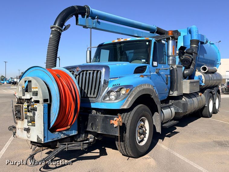 2013 International 7600 sewer jetter truck