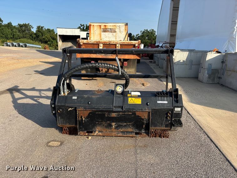 image for item EO4452 2022 Caterpillar HM418 skid steer mulcher