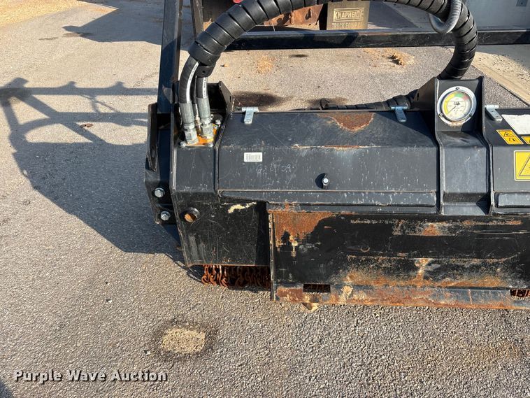 image for item EO4452 2022 Caterpillar HM418 skid steer mulcher
