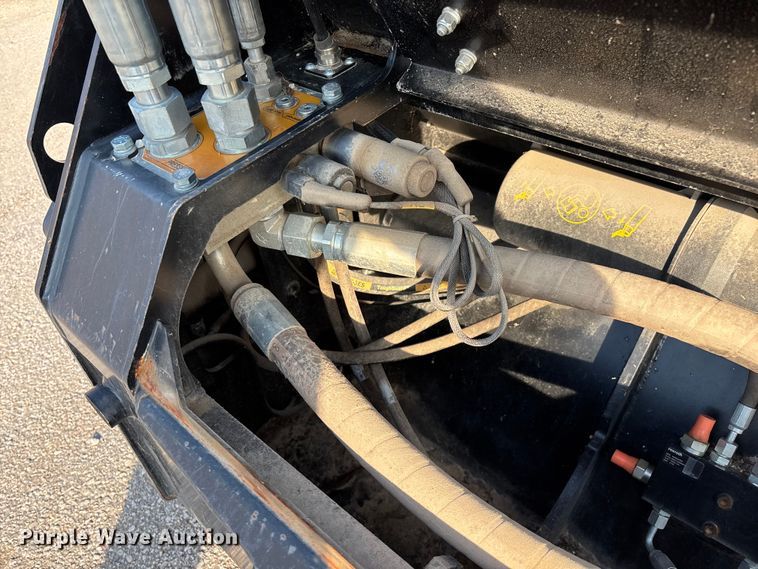 image for item EO4452 2022 Caterpillar HM418 skid steer mulcher