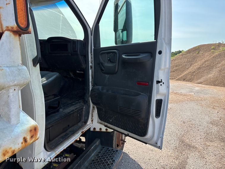 image for item EO4453 2008 Chevrolet C4500 dump truck