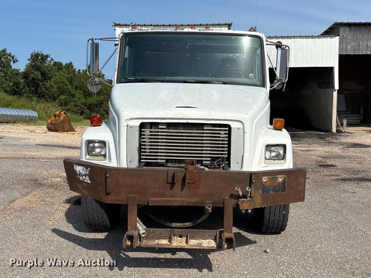 image for item EO4454 2000 Freightliner FL70 dump truck