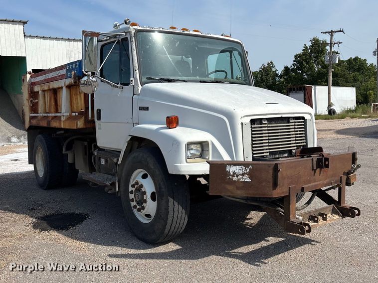 image for item EO4454 2000 Freightliner FL70 dump truck