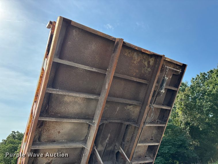 image for item EO4454 2000 Freightliner FL70 dump truck