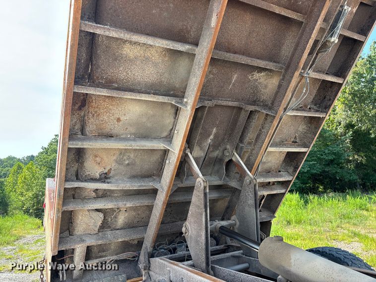 image for item EO4454 2000 Freightliner FL70 dump truck