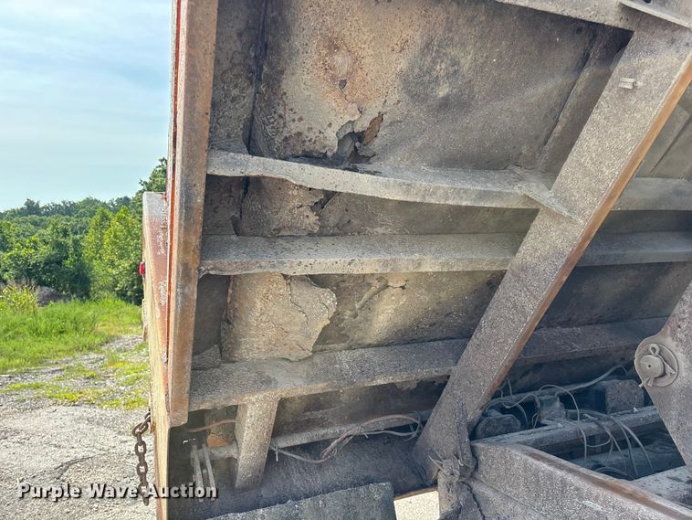 image for item EO4454 2000 Freightliner FL70 dump truck