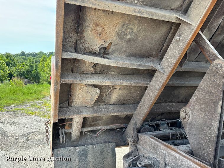 image for item EO4454 2000 Freightliner FL70 dump truck
