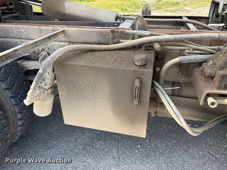 image for item EO4454 2000 Freightliner FL70 dump truck