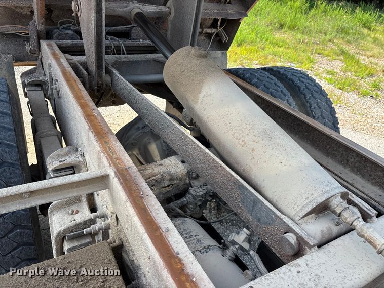 image for item EO4454 2000 Freightliner FL70 dump truck