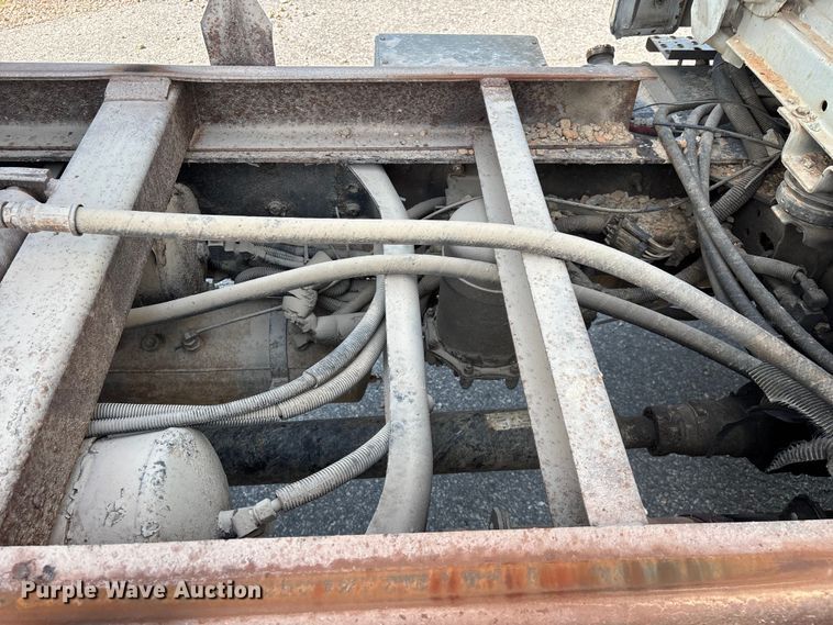 image for item EO4454 2000 Freightliner FL70 dump truck
