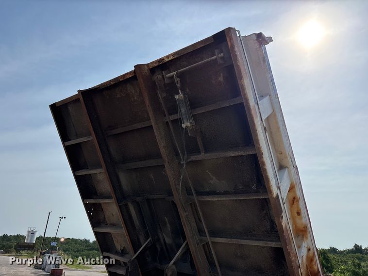 image for item EO4454 2000 Freightliner FL70 dump truck