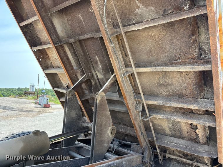 image for item EO4454 2000 Freightliner FL70 dump truck