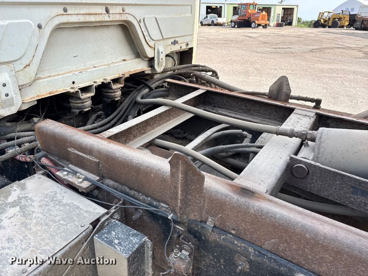 image for item EO4454 2000 Freightliner FL70 dump truck