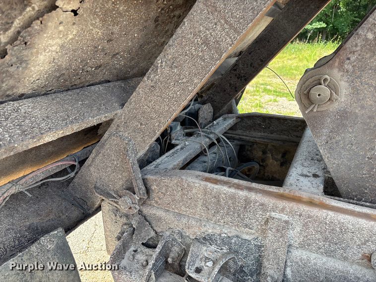 image for item EO4454 2000 Freightliner FL70 dump truck