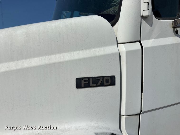 image for item EO4454 2000 Freightliner FL70 dump truck