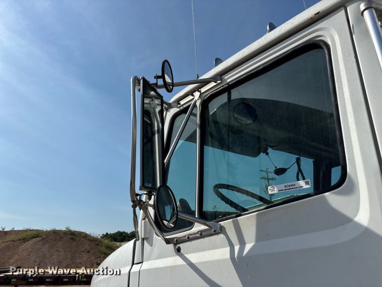 image for item EO4454 2000 Freightliner FL70 dump truck