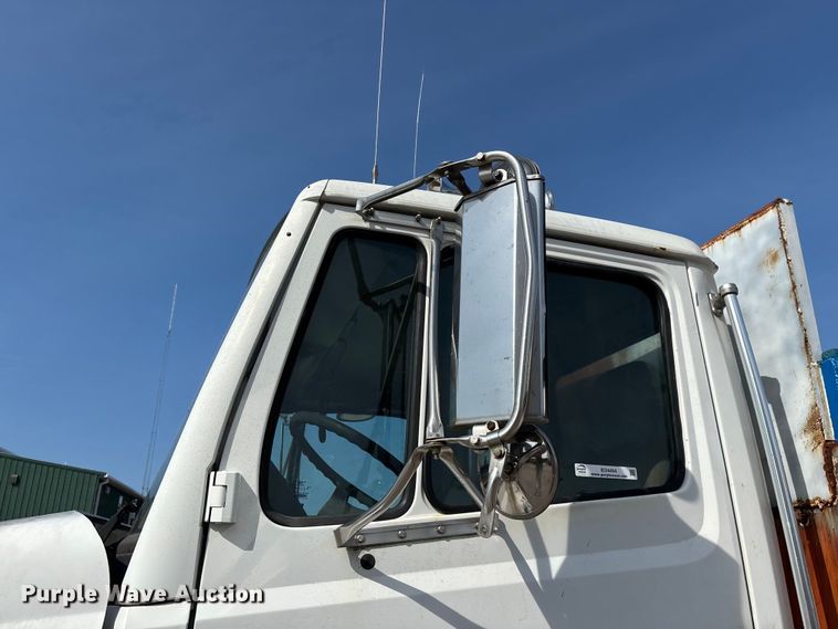 image for item EO4454 2000 Freightliner FL70 dump truck