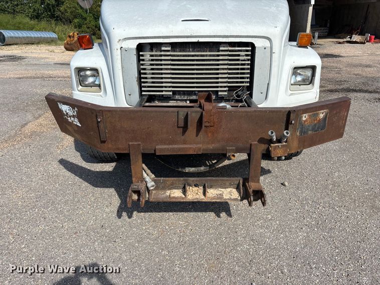 image for item EO4454 2000 Freightliner FL70 dump truck