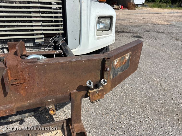 image for item EO4454 2000 Freightliner FL70 dump truck