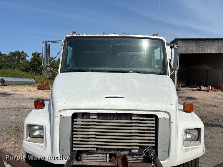 image for item EO4454 2000 Freightliner FL70 dump truck