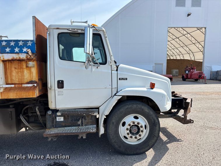 image for item EO4454 2000 Freightliner FL70 dump truck